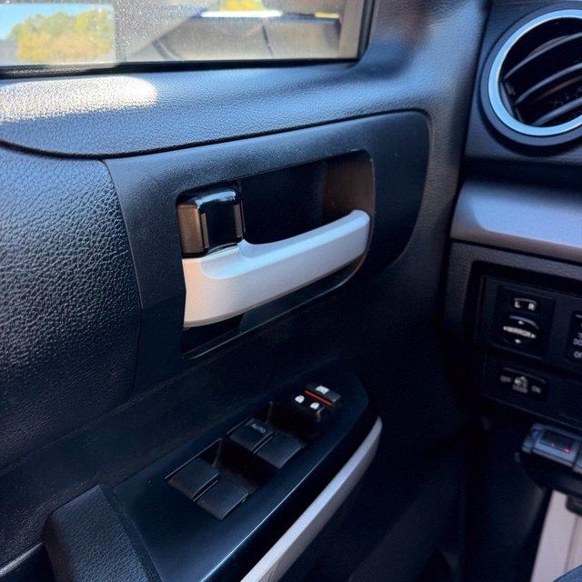 Toyota Tundra  2015