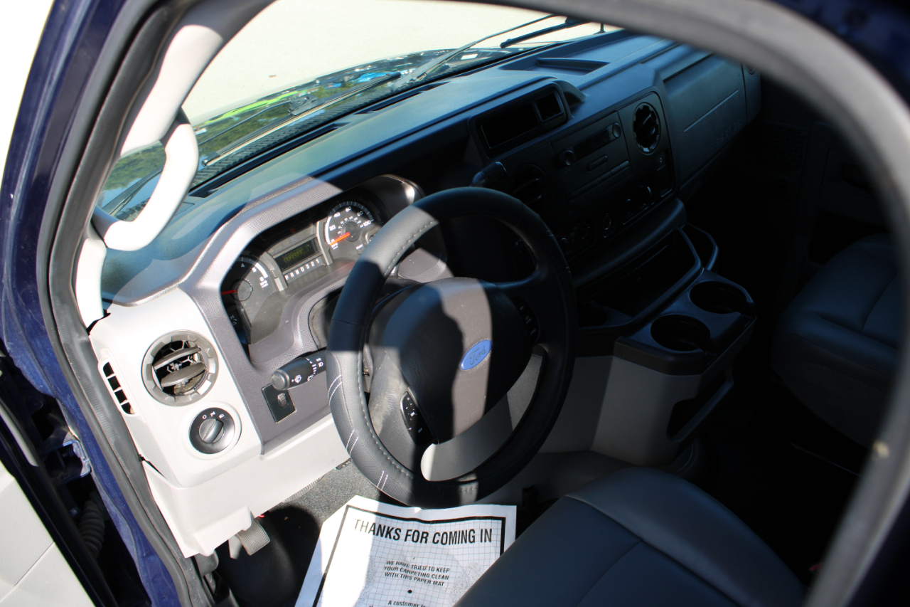 Ford Econoline E-350 Super Duty 2011 Ford Econoline E-350 Super Duty 2011