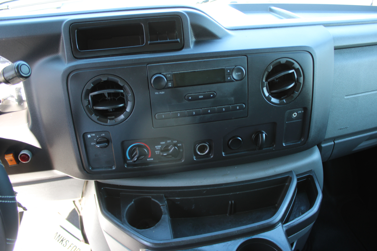 Ford Econoline E-350 Super Duty 2011 Ford Econoline E-350 Super Duty 2011