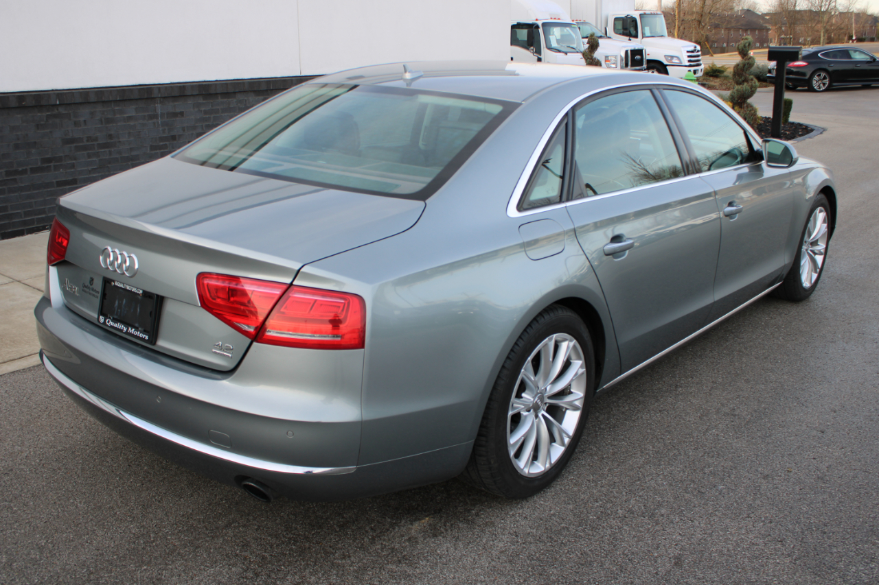 Audi A8 4.2L quattro 2011
