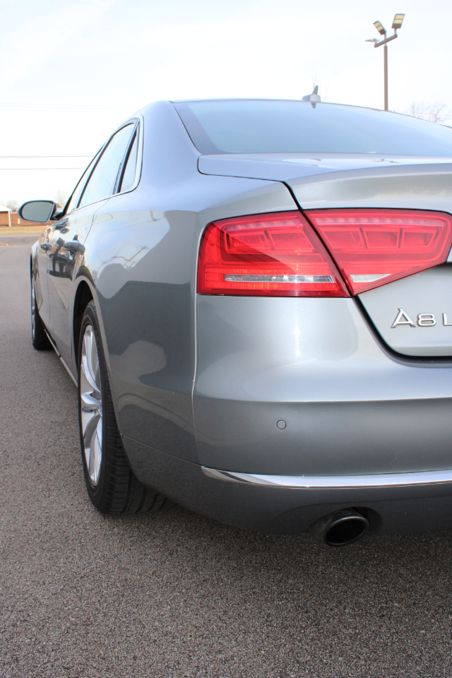 Audi A8 4.2L quattro 2011