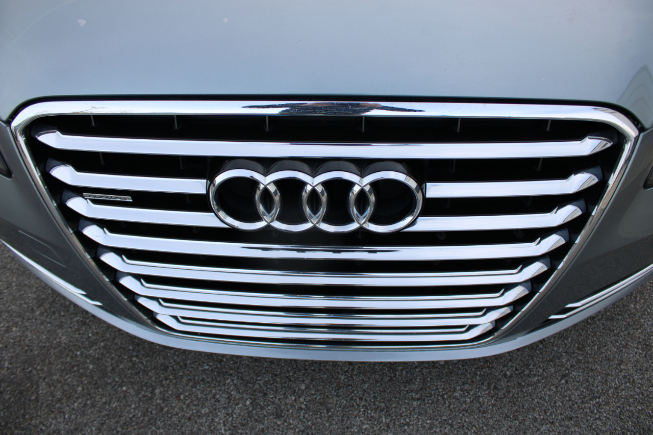 Audi A8 4.2L quattro 2011