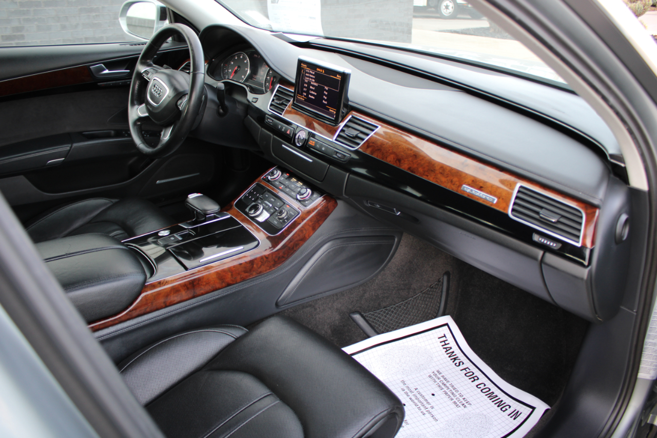 Audi A8 4.2L quattro 2011