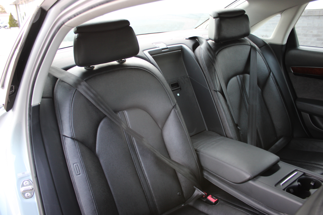 Audi A8 4.2L quattro 2011