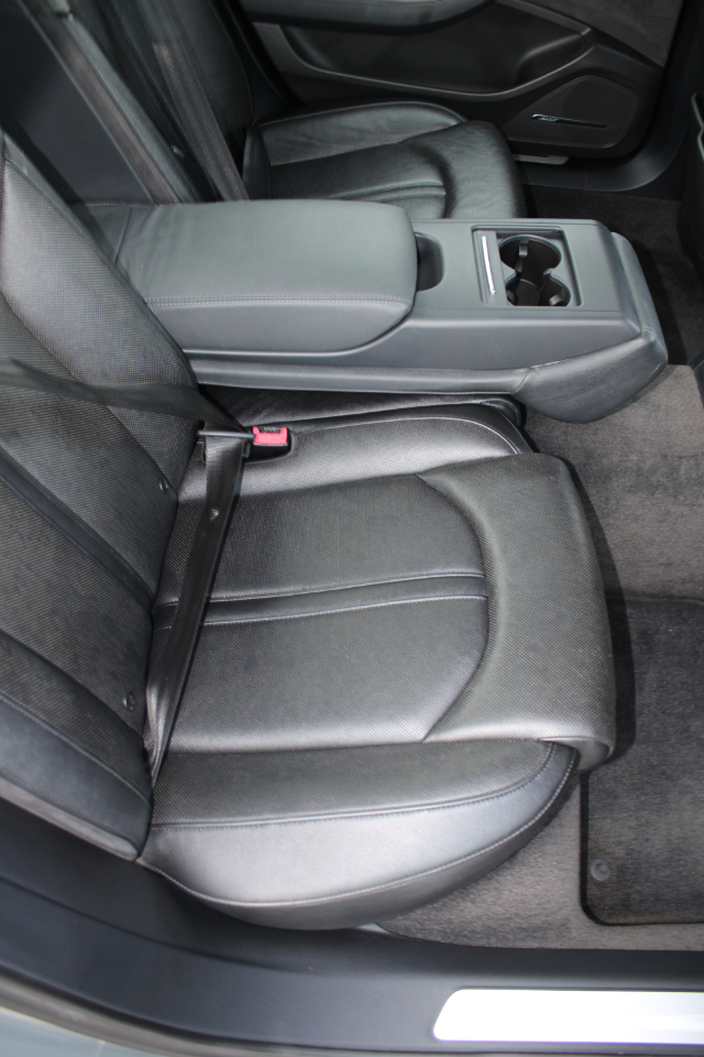 Audi A8 4.2L quattro 2011