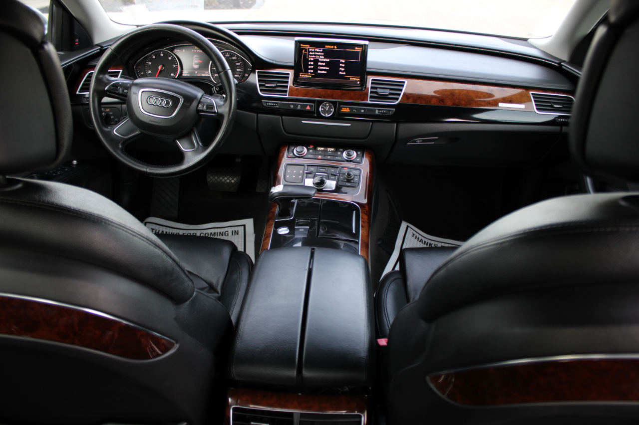 Audi A8 4.2L quattro 2011