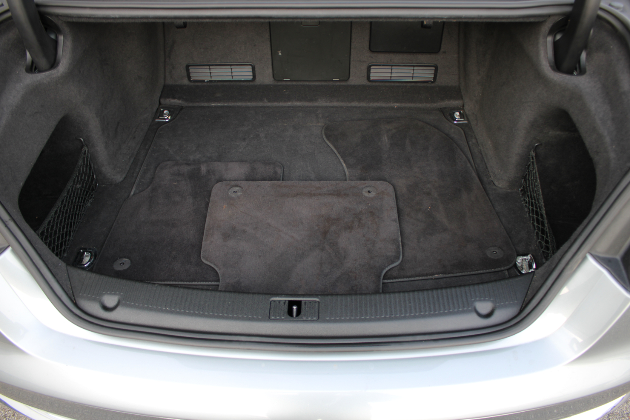 Audi A8 4.2L quattro 2011