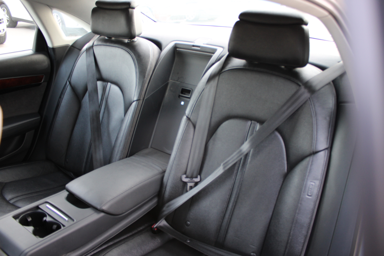 Audi A8 4.2L quattro 2011