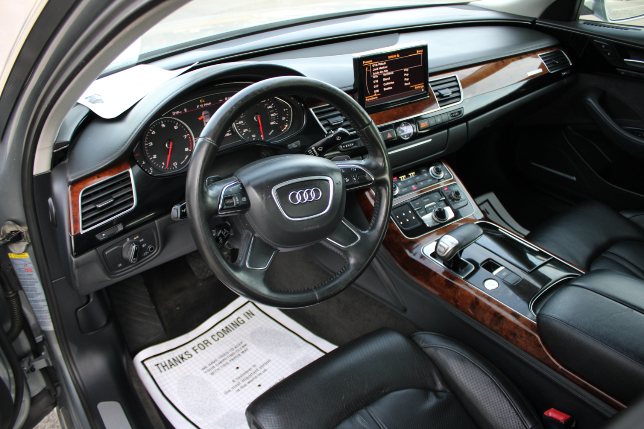 Audi A8 4.2L quattro 2011