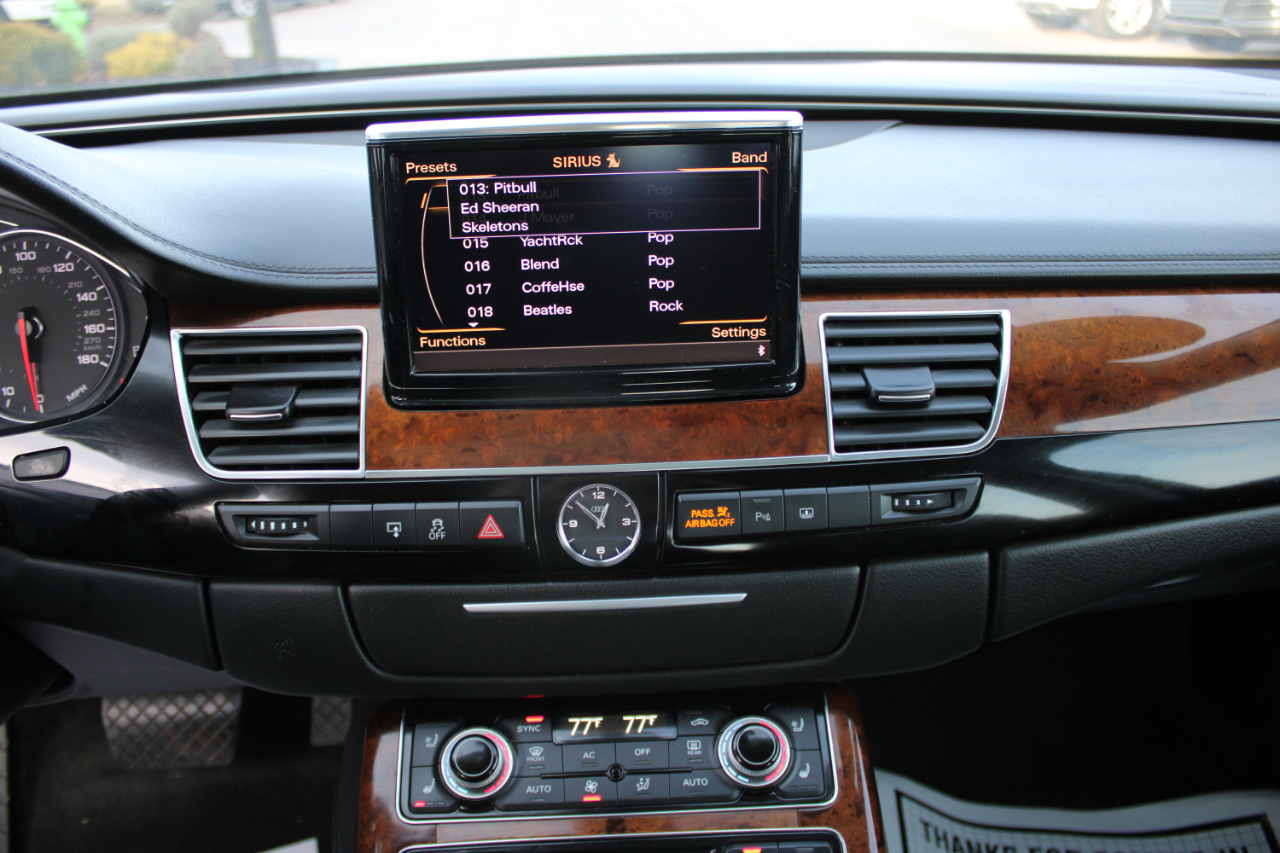 Audi A8 4.2L quattro 2011