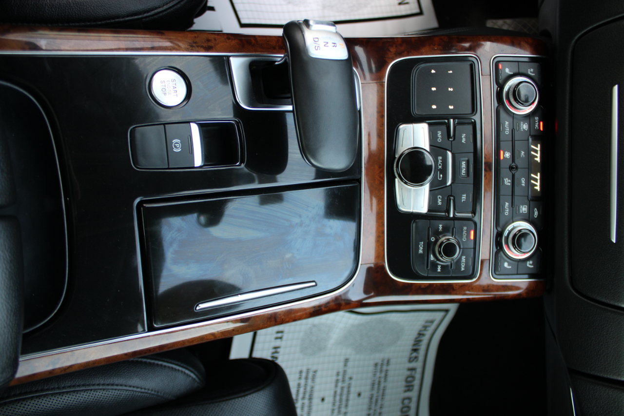 Audi A8 4.2L quattro 2011