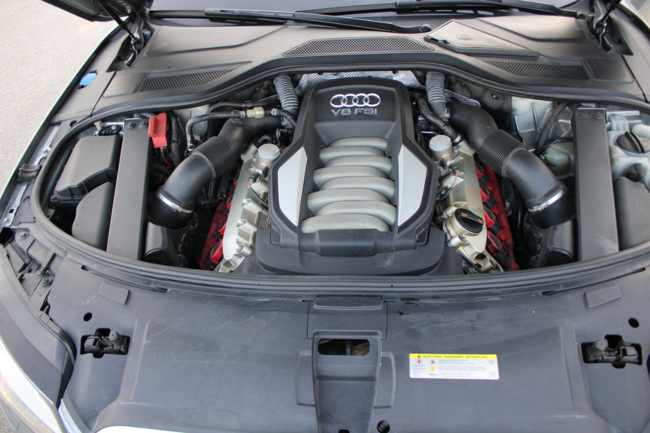 Audi A8 4.2L quattro 2011