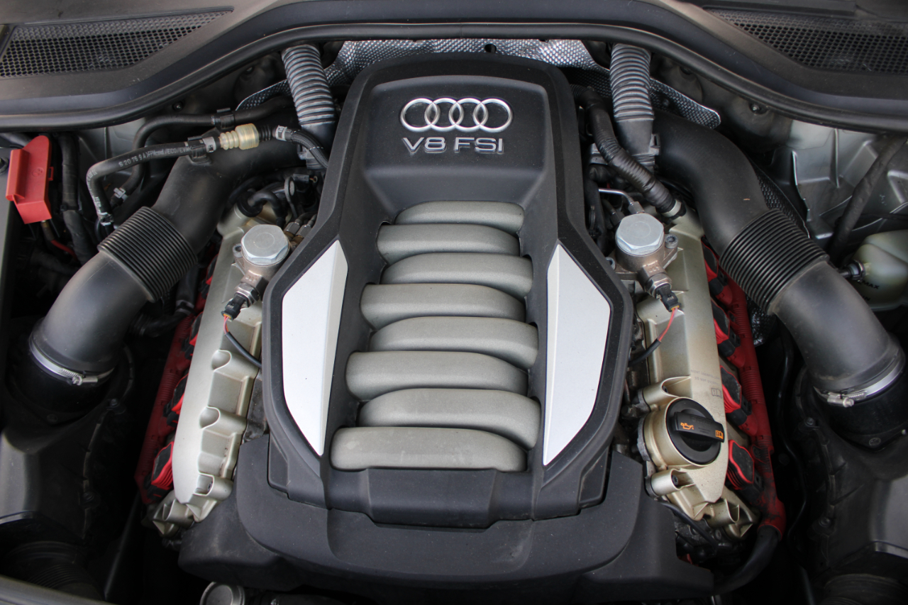 Audi A8 4.2L quattro 2011