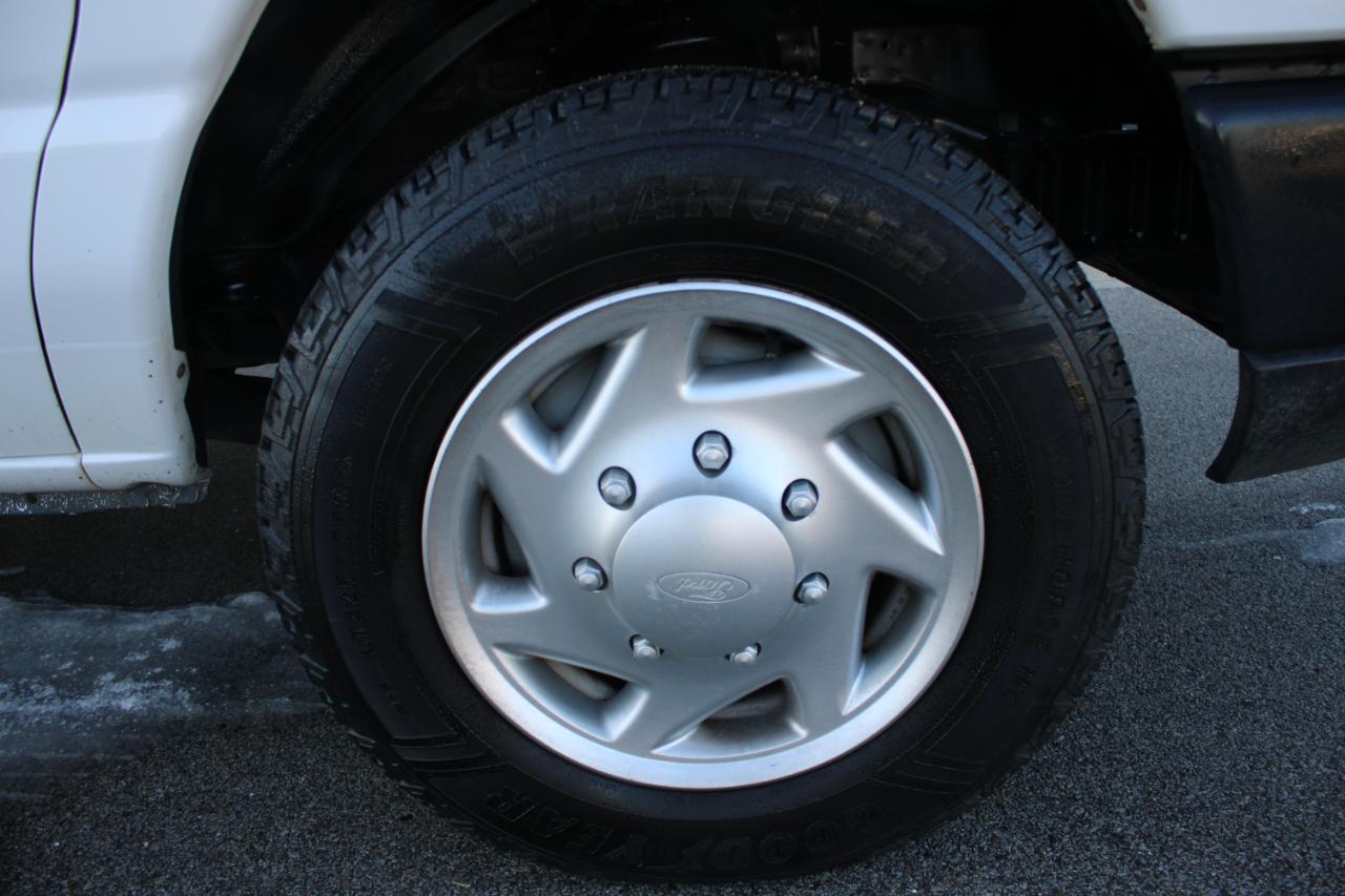 Ford Econoline E-150 XL 2011