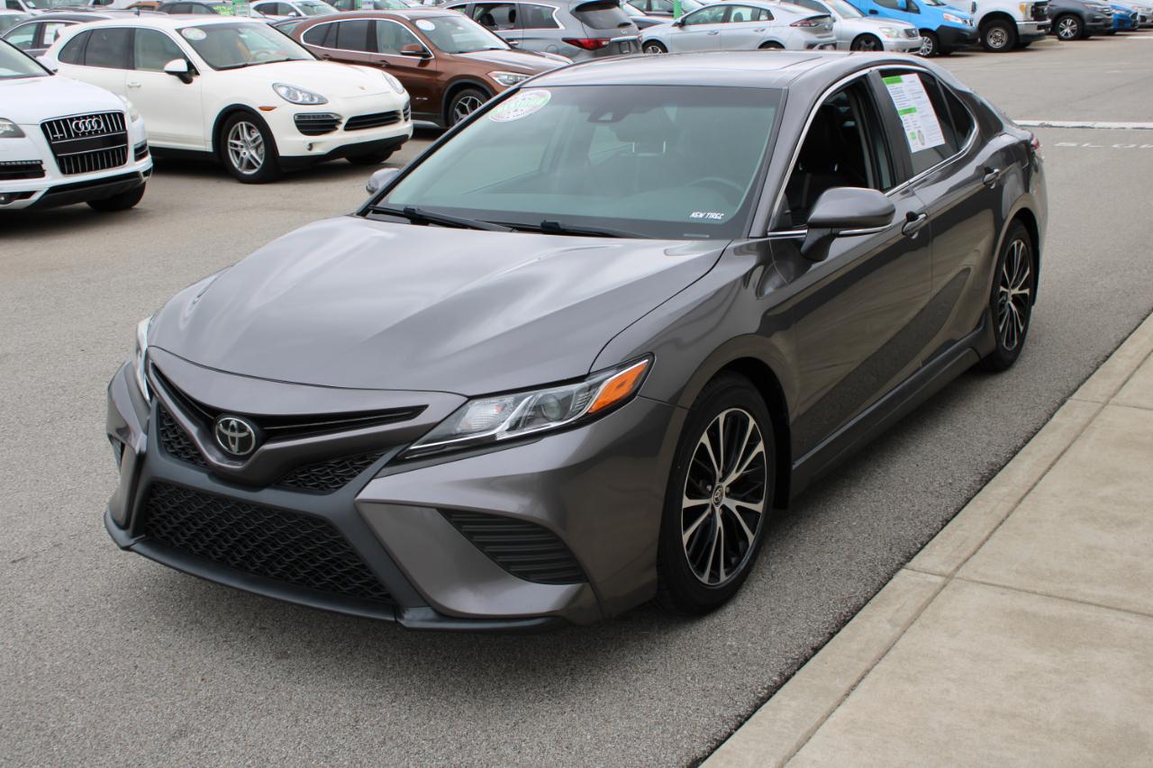 Toyota Camry SE 2020
