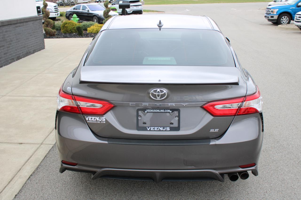 Toyota Camry SE 2020