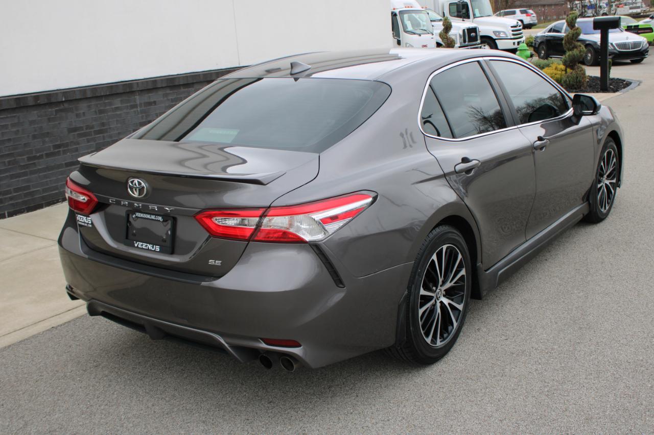 Toyota Camry SE 2020