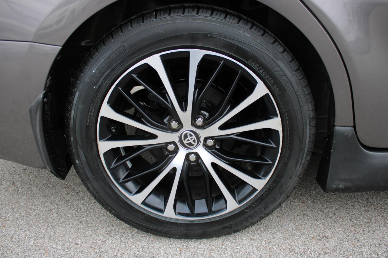 Toyota Camry SE 2020