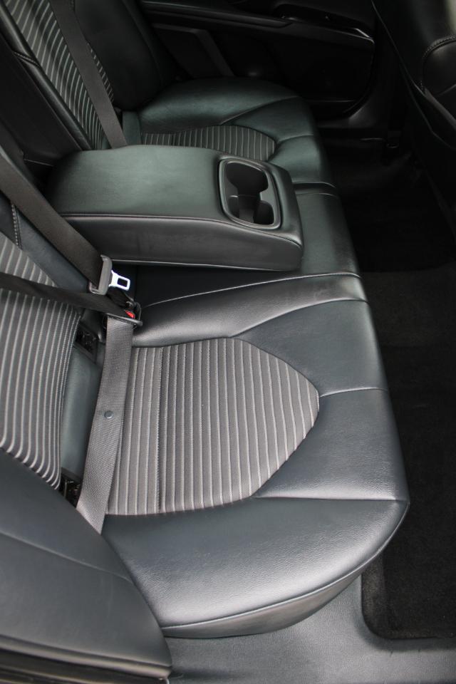 Toyota Camry SE 2020