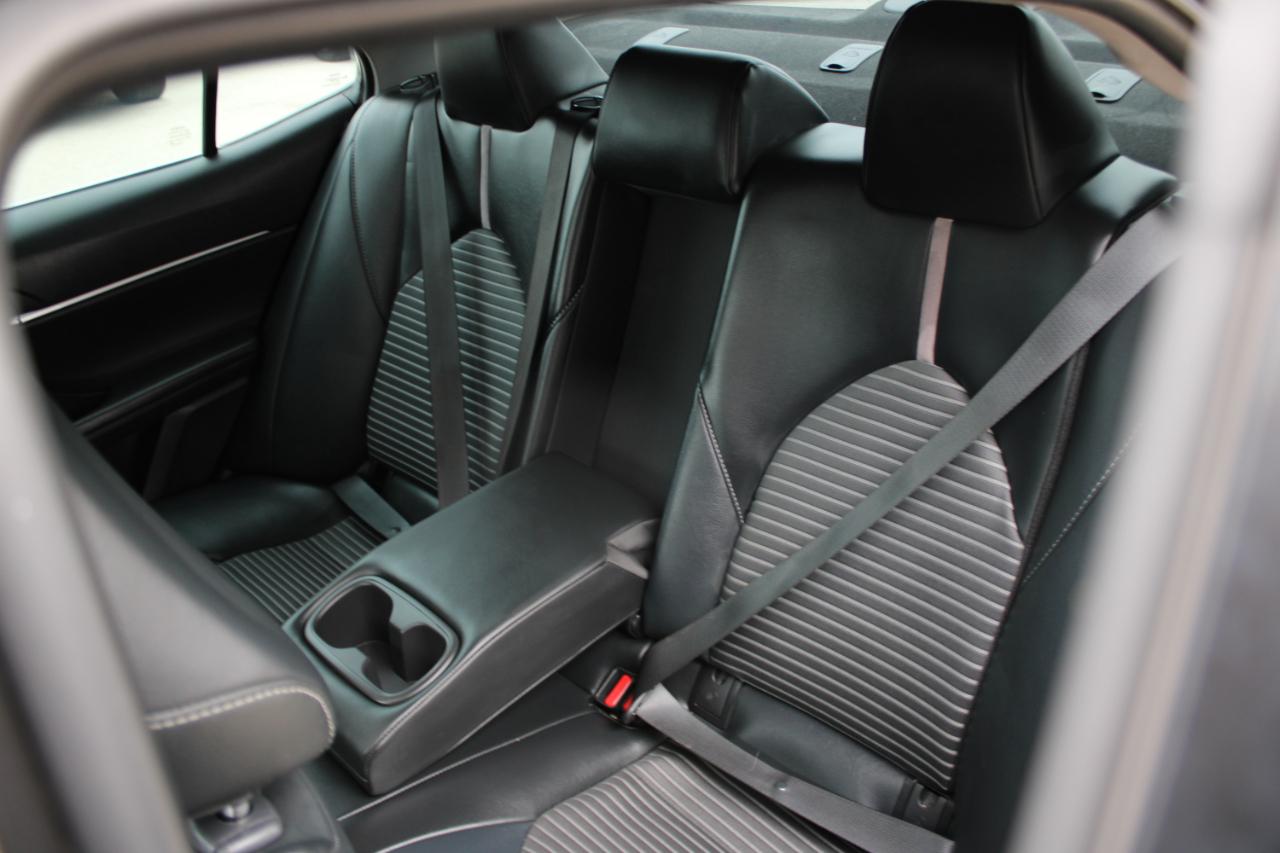 Toyota Camry SE 2020