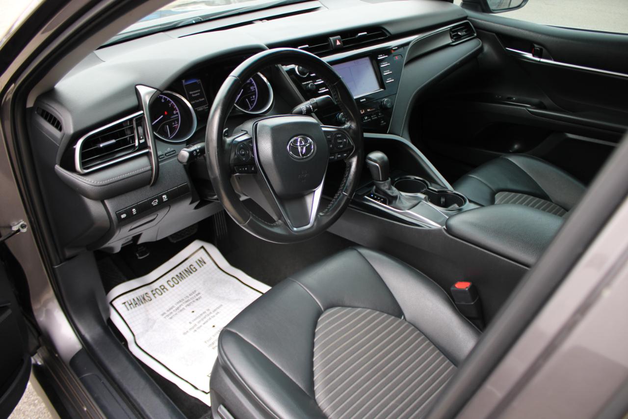 Toyota Camry SE 2020