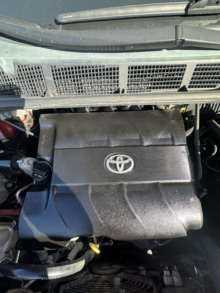 Toyota Sienna LE 8-Pass V6 2011