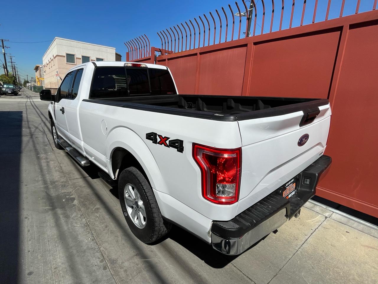 Ford F-150 XLT SuperCab 8-ft. Bed 4WD 2016