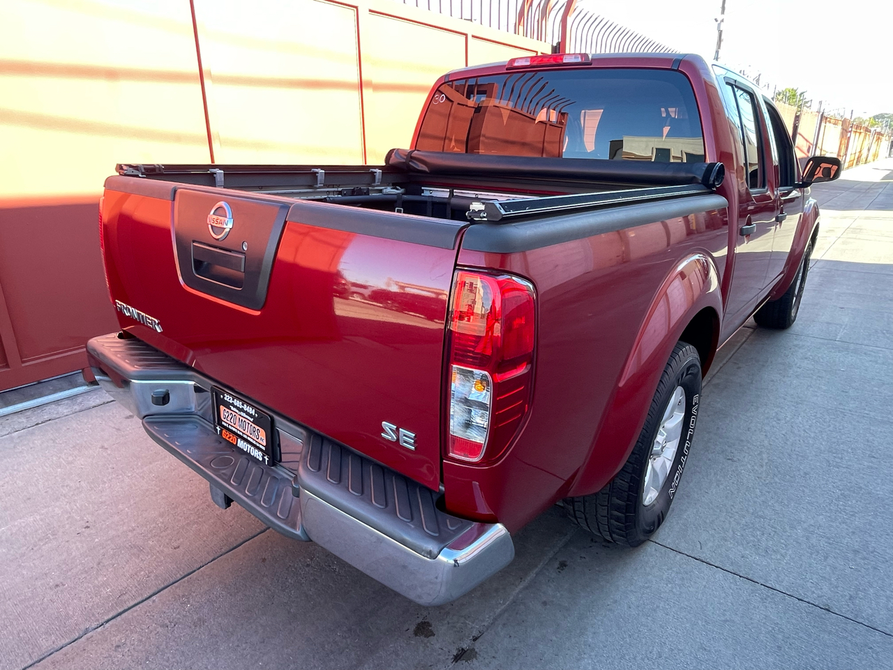 Nissan Frontier LE Crew Cab 2WD 2010