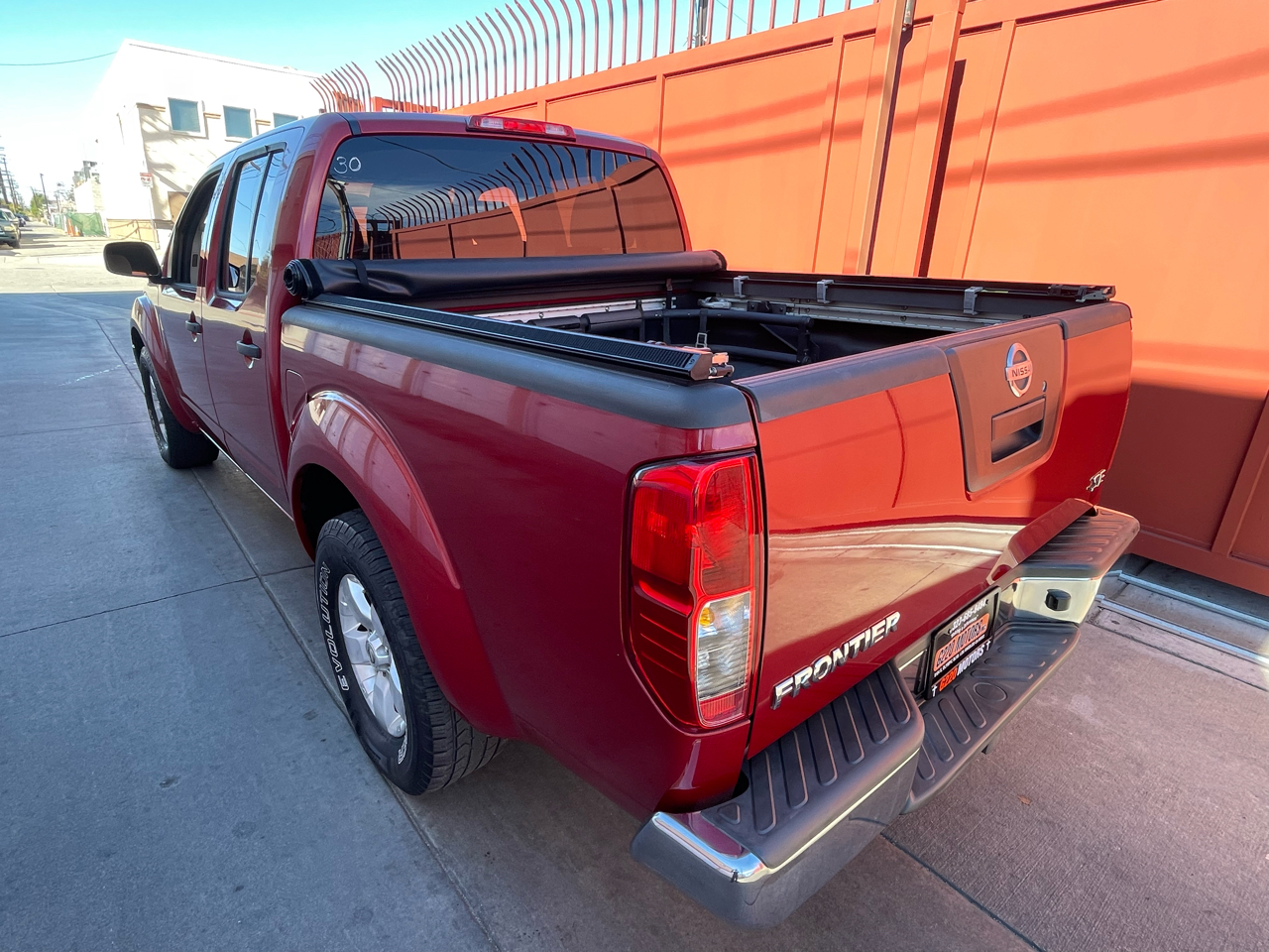 Nissan Frontier LE Crew Cab 2WD 2010