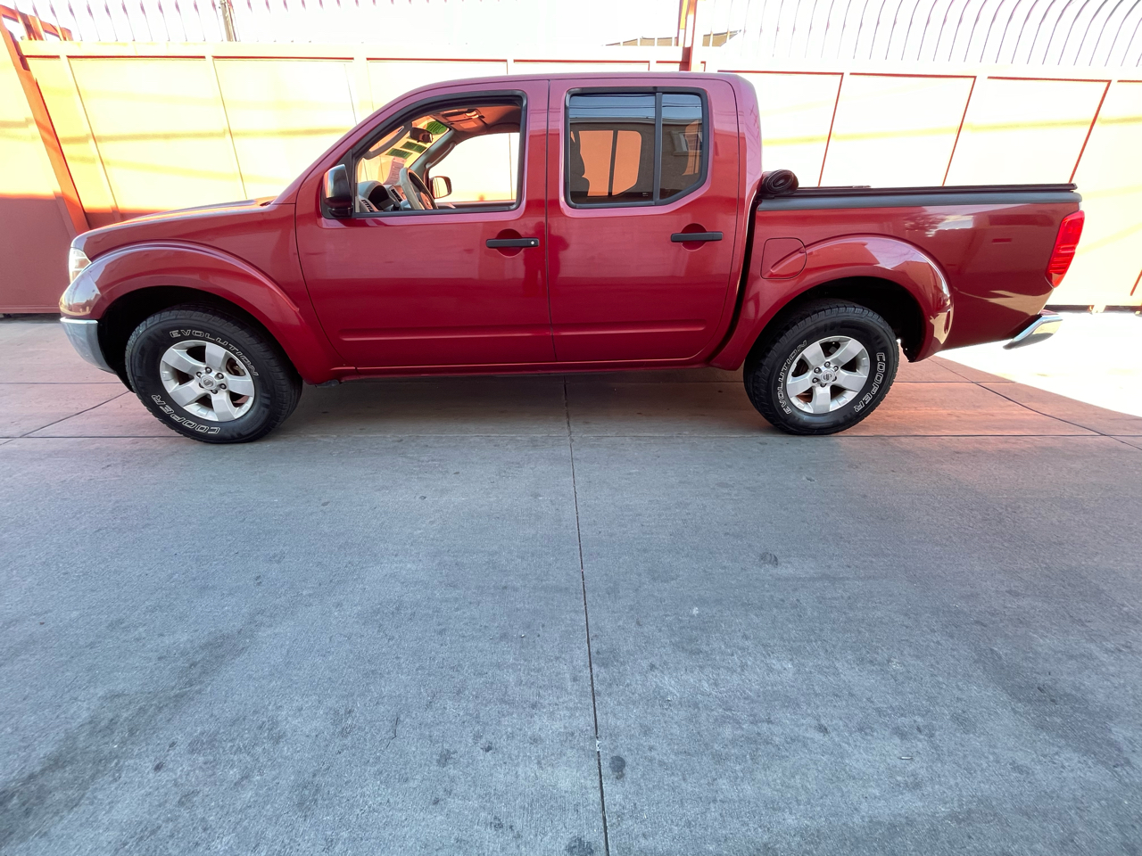 Nissan Frontier LE Crew Cab 2WD 2010