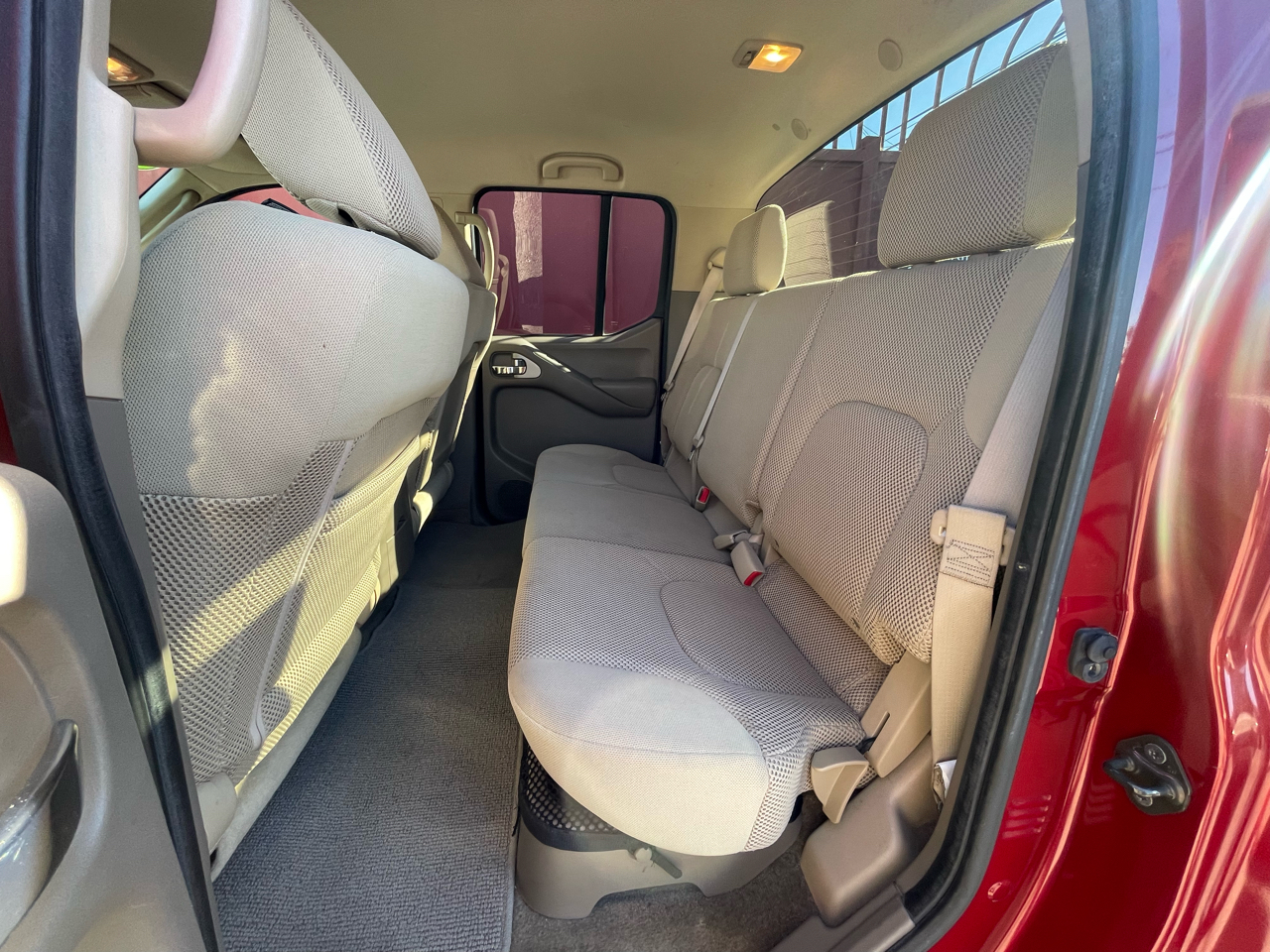 Nissan Frontier LE Crew Cab 2WD 2010