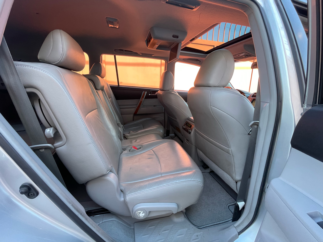 Toyota Highlander Limited 2WD 2010