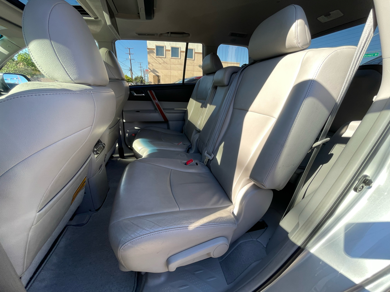 Toyota Highlander Limited 2WD 2010