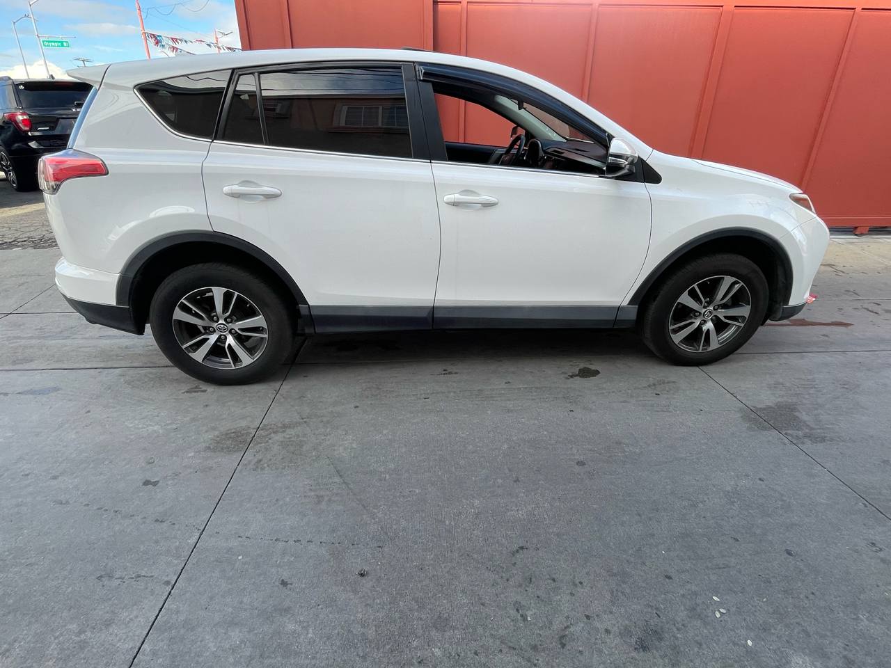 Toyota RAV4 XLE FWD 2018