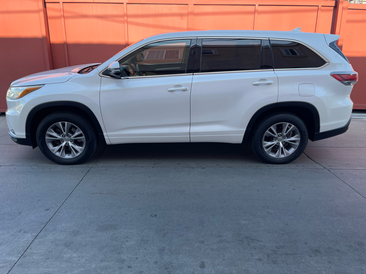 Toyota Highlander LE FWD V6 2015