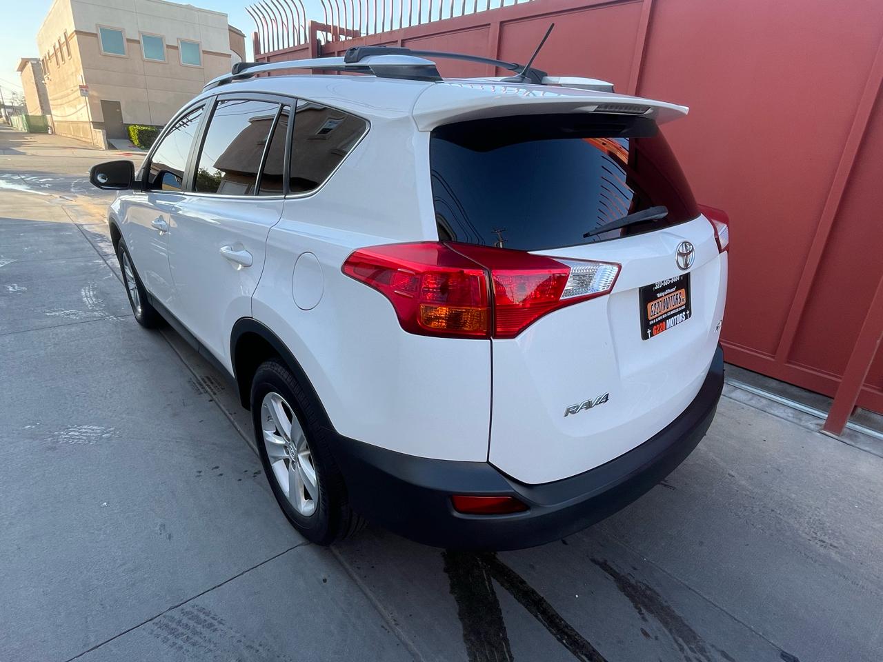 Toyota RAV4 XLE FWD 2014
