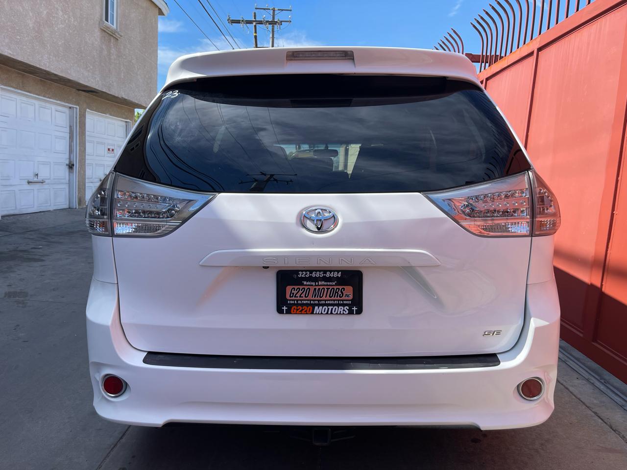 Toyota Sienna SE FWD 8-Passenger FWD V6 2016