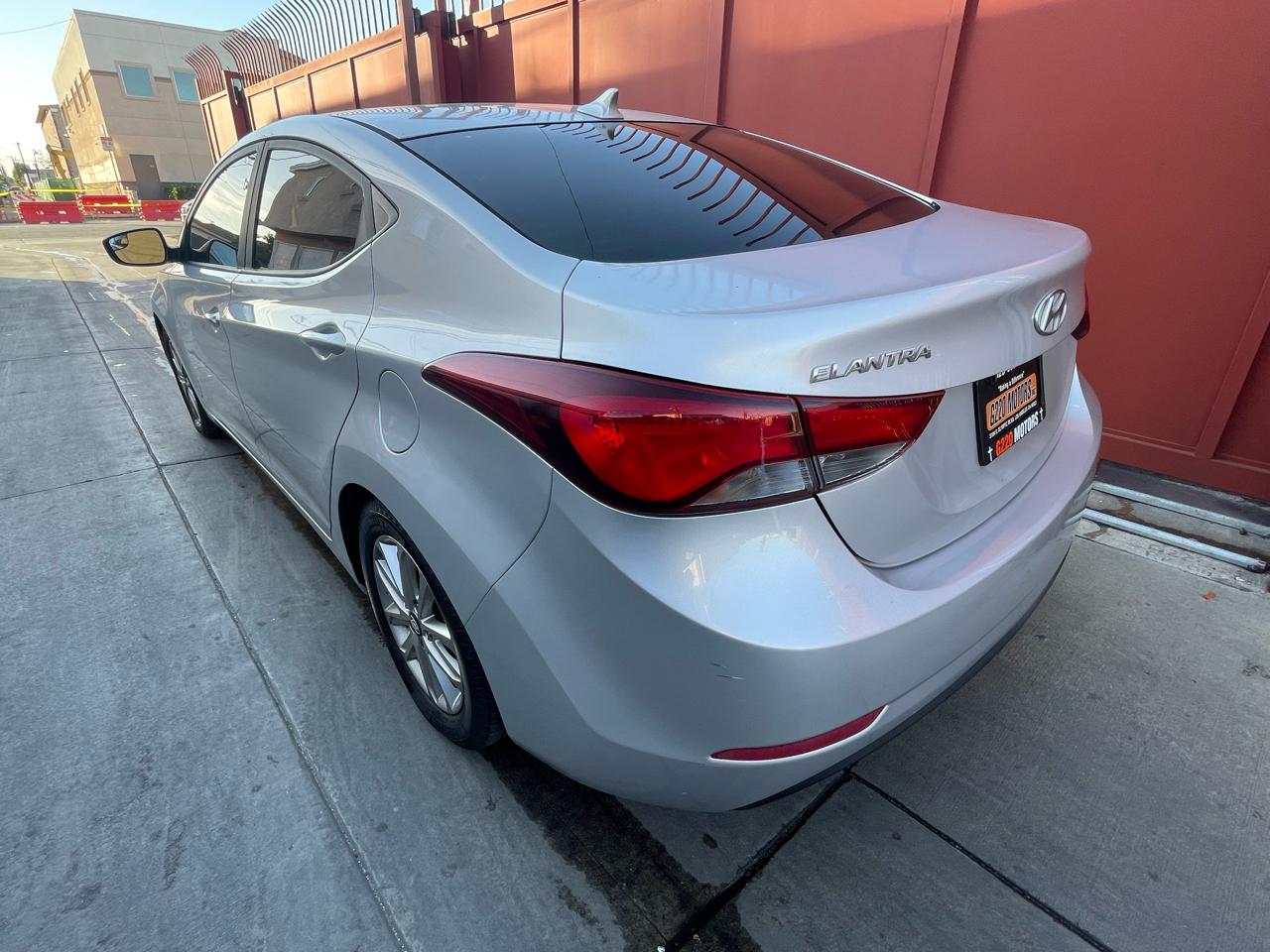 Hyundai Elantra SE 6AT 2015