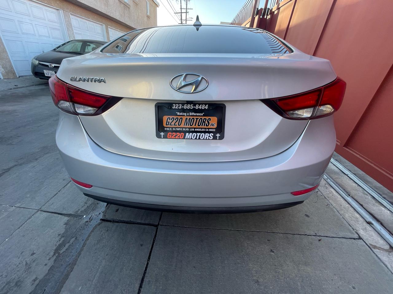 Hyundai Elantra SE 6AT 2015