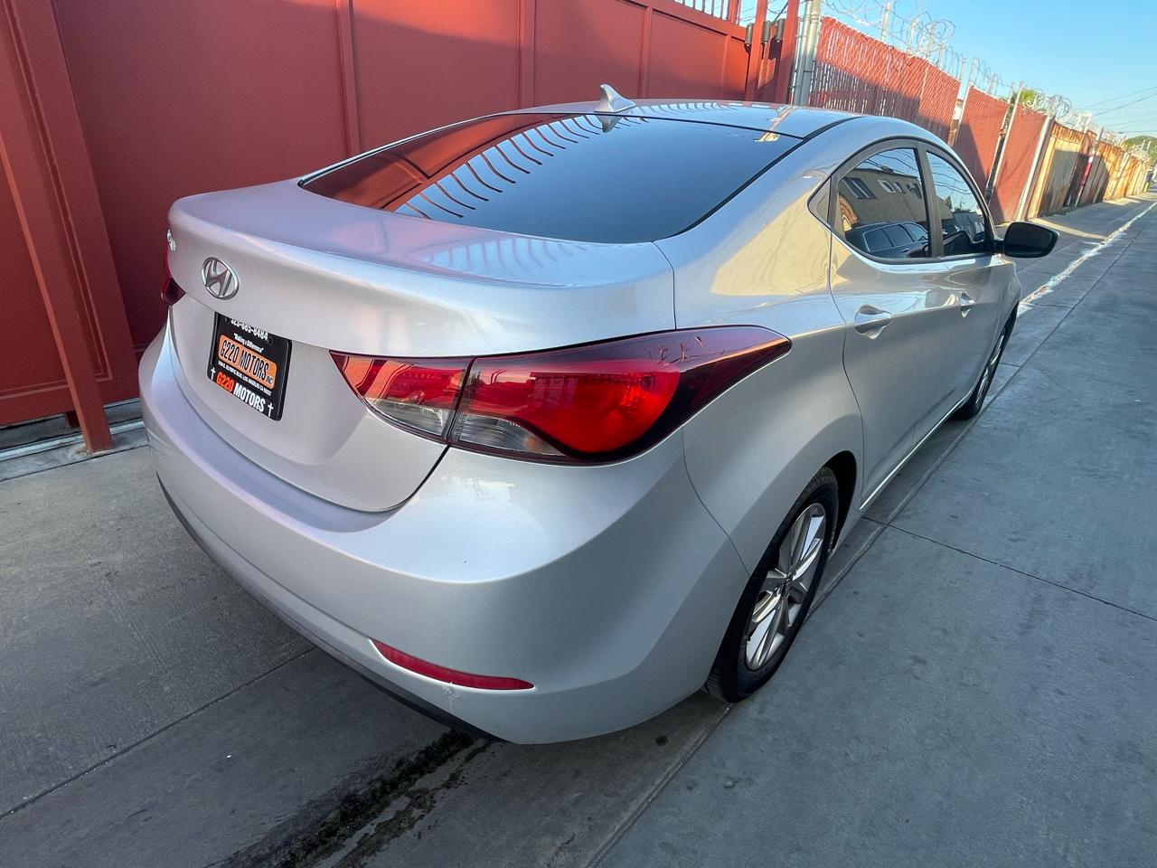 Hyundai Elantra SE 6AT 2015
