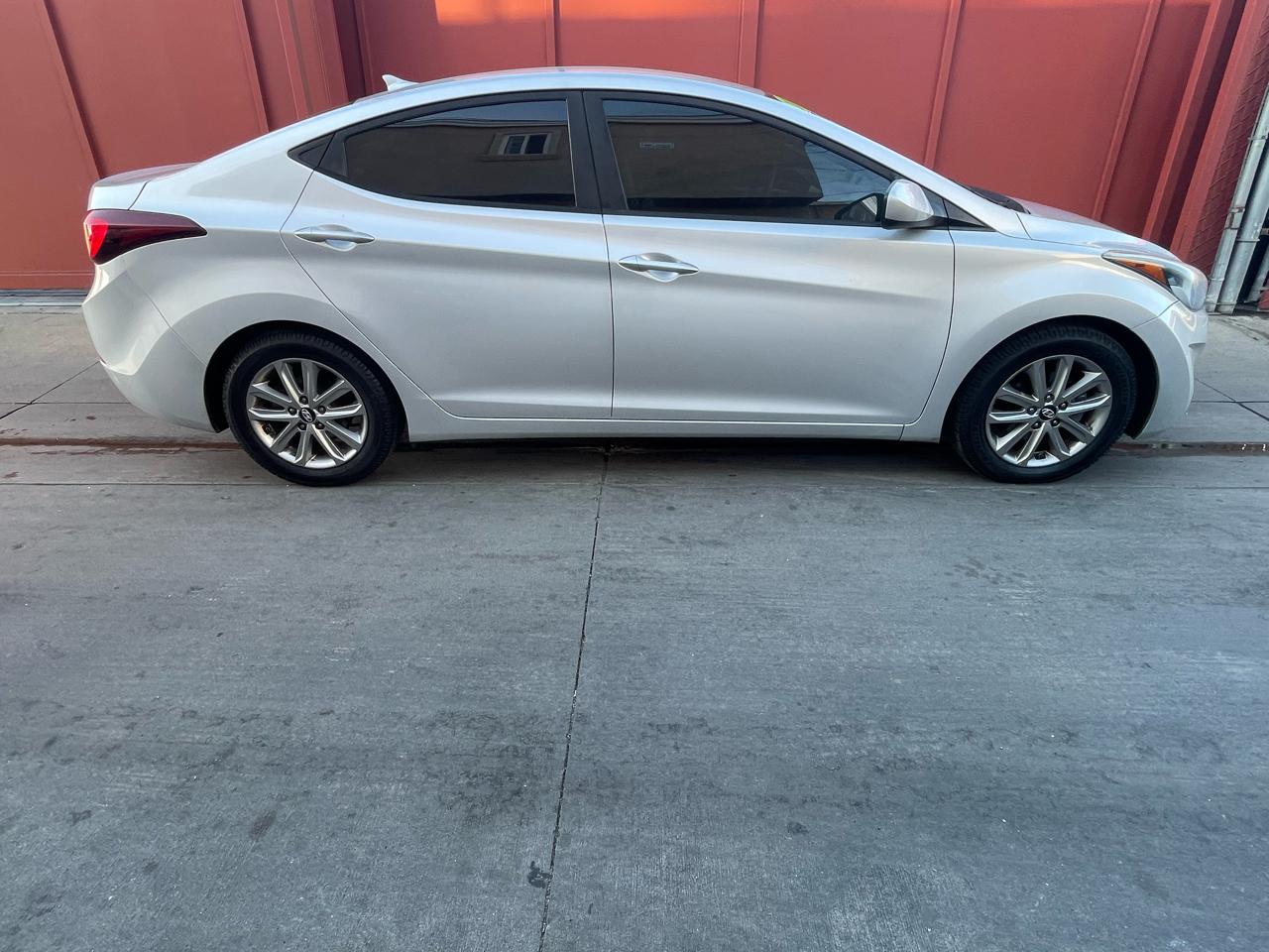 Hyundai Elantra SE 6AT 2015