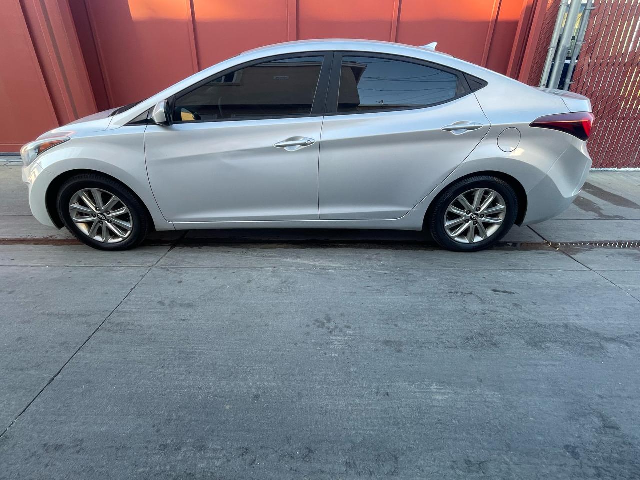 Hyundai Elantra SE 6AT 2015
