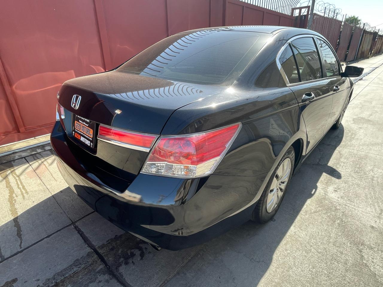 Honda Accord LX sedan AT 2012