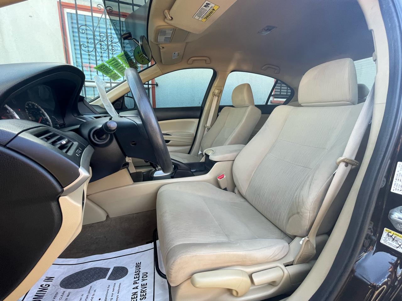 Honda Accord LX sedan AT 2012
