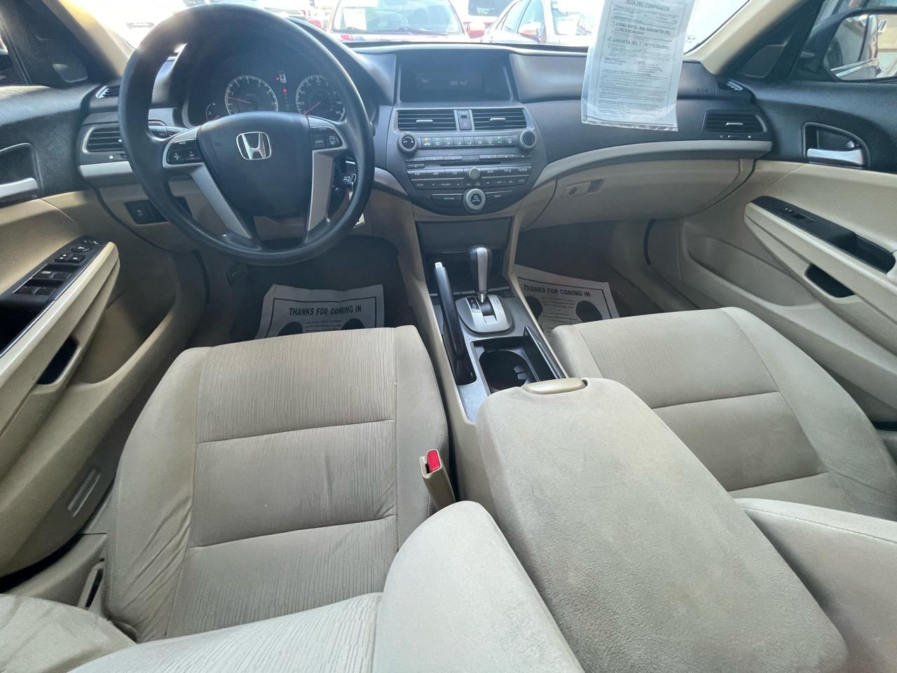 Honda Accord LX sedan AT 2012
