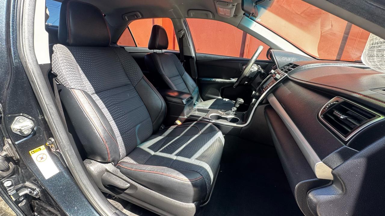 Toyota Camry SE 2015