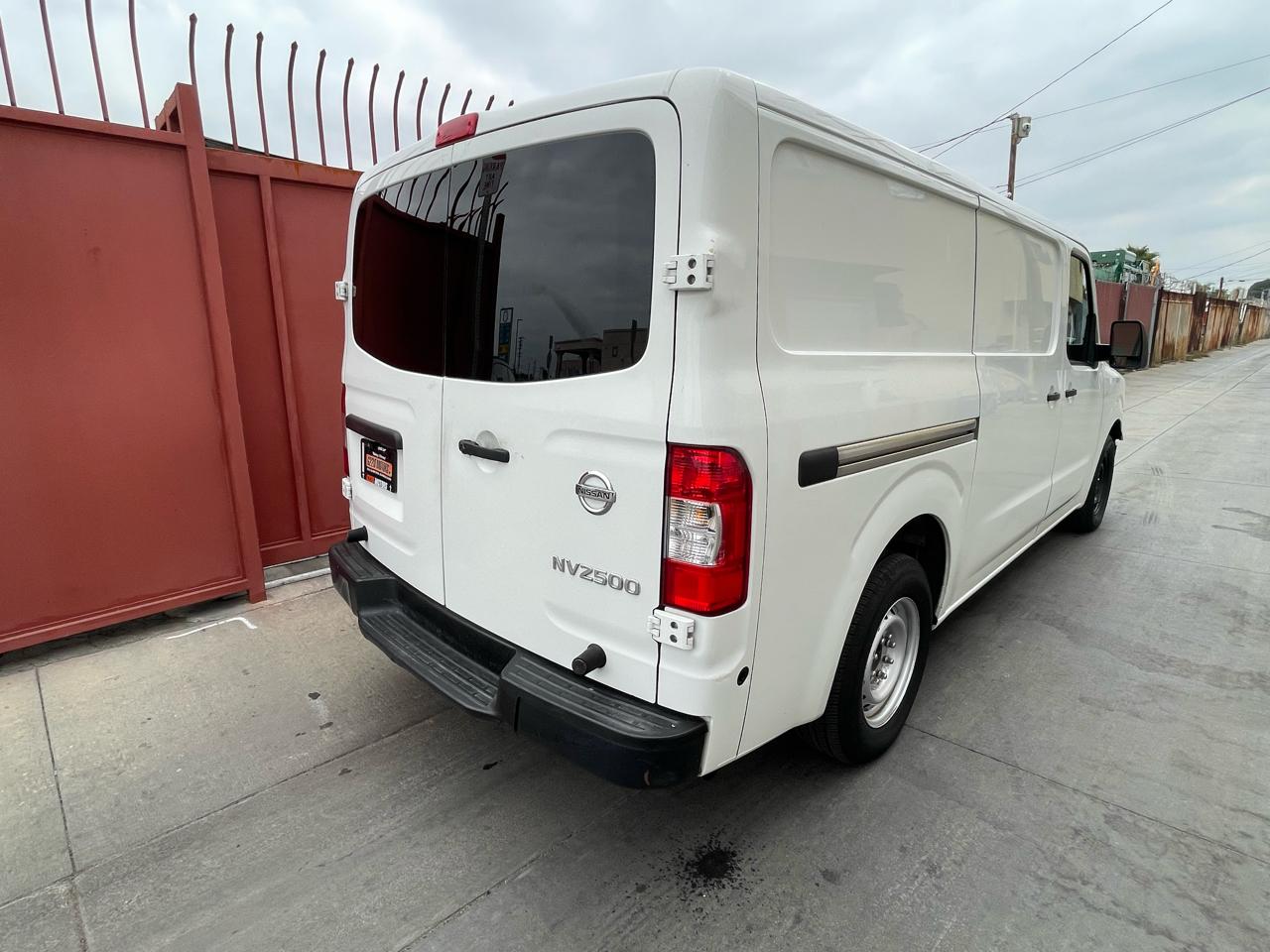Nissan NV Cargo 2500 HD SV V6 2017