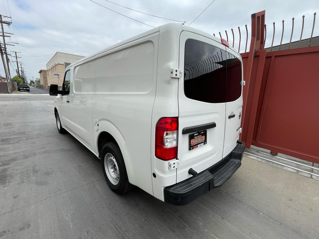 Nissan NV Cargo 2500 HD SV V6 2017