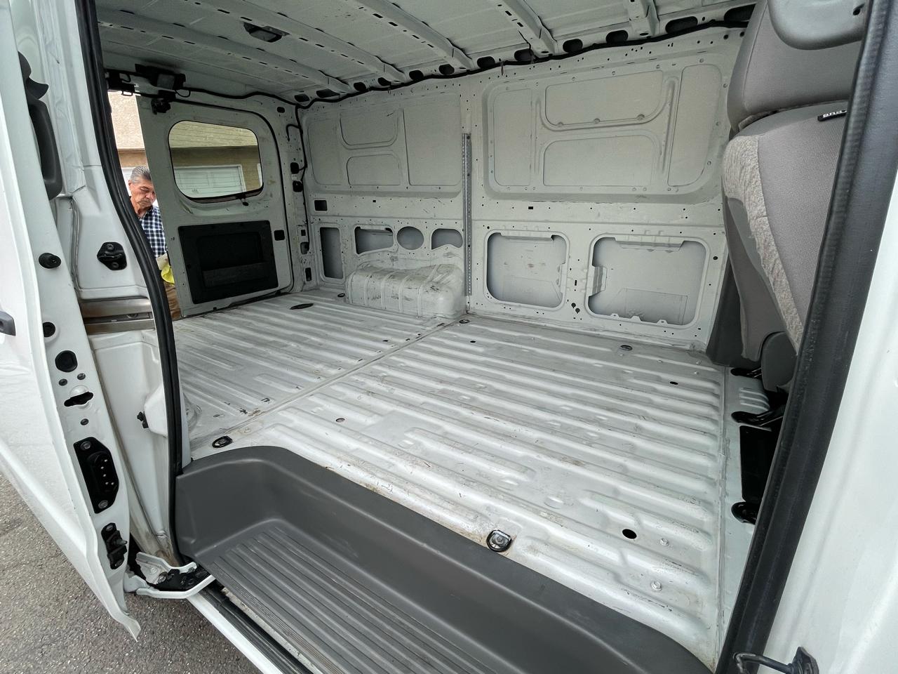 Nissan NV Cargo 2500 HD SV V6 2017