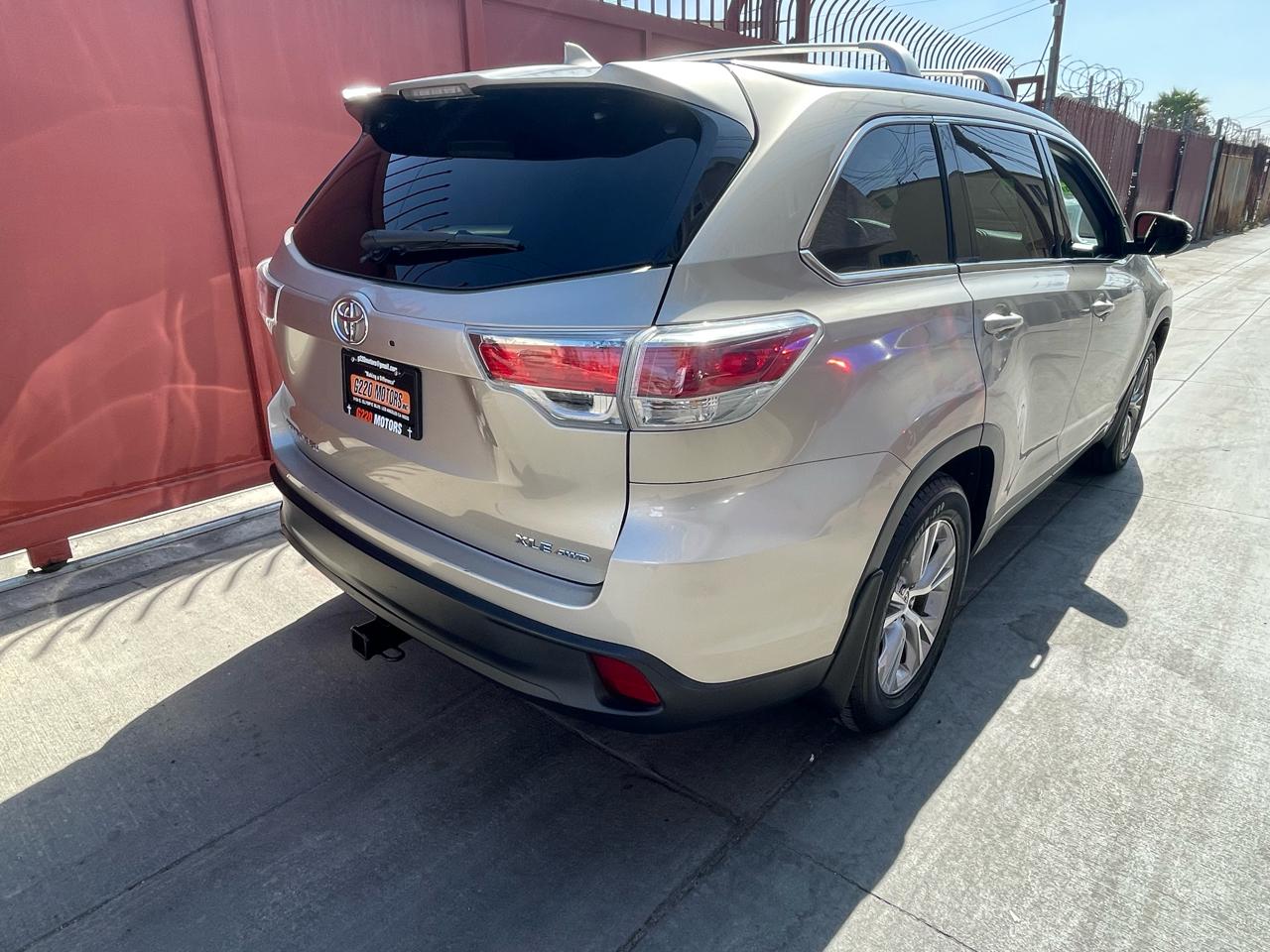 Toyota Highlander XLE AWD V6 2014